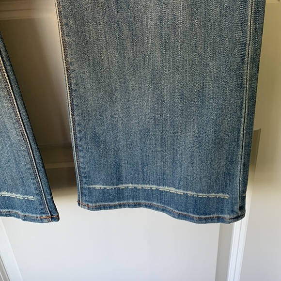 EXPRESS MID RISE BARELY BOOT JEAN - Picture 3 of 6